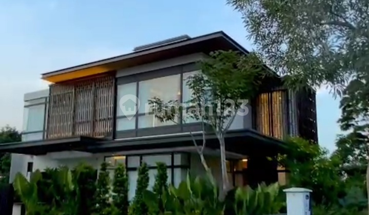 Rumah Mewah 3 Lantai Kawasan Golf Cimanggis