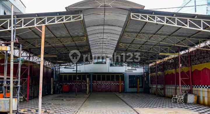 Workshope Di Jalan Deplu Raya, Bintaro, Jakarta Selatan