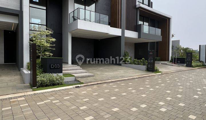 Rumah 3 Lantai Dengan Lift Pribadi  2