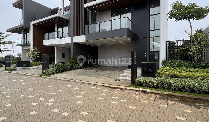 Rumah 3 Lantai Dengan Lift Pribadi  1