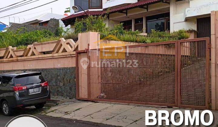 Rumah Mewah 2 Lantai Lokasi Strategis  1