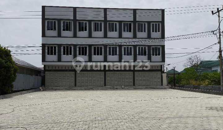 Strategic 4-Door Attached Shophouse Near Living World & Eka Hospital 1