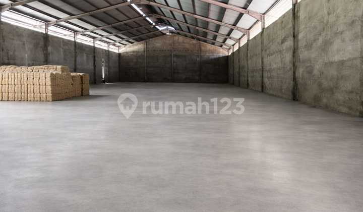 Warehouse Area 1,100M² on Jl. Yos Sudarso Pekanbaru Warehouse Area 1,100M² on Jl. Yos Sudarso Pekanbaru