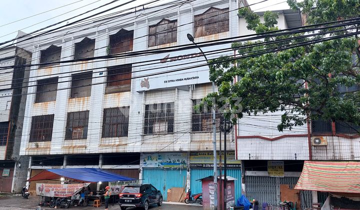5-Door Strategic Linked Shop Houses in the Center of Pekanbaru City