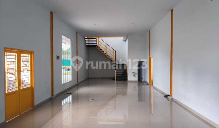 Ready-to-Use Strategic Warehouse 2,430m² on Jl. Sm. Amin, Near Inter-City Bus Terminal.