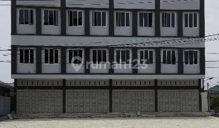 Strategic 4-Door Attached Shophouse Near Living World & Eka Hospital 2