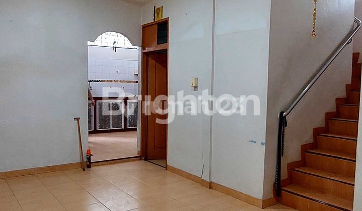 Two-Story Ready-to-Occupy House in Downtown Riau Street, Pekanbaru 2