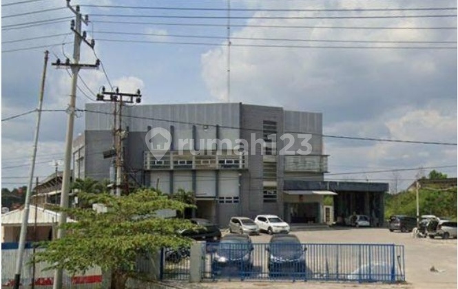 Gudang Strategis | Showroom Otomotif Tengah Kota Pekanbaru Gudang Strategis | Showroom Otomotif Tengah Kota Pekanbaru