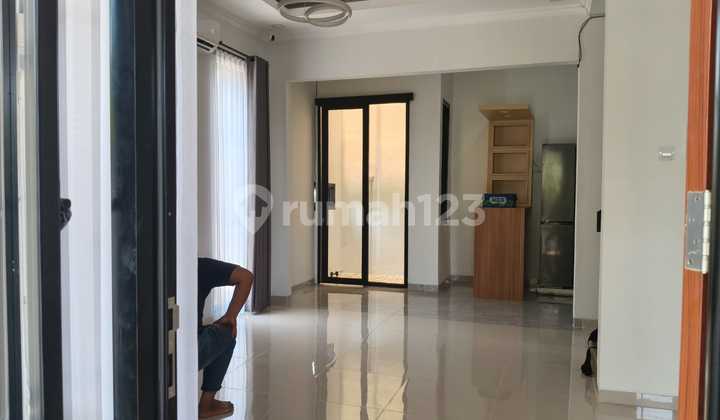 New 2-Story House Fully Furnished and Ready to Live In with Hook New 2-Story House Fully Furnished and Ready to Live In with Hook