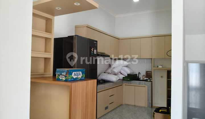 Rumah 2 Lantai Hook Bangunan Baru Semi Furnised 2