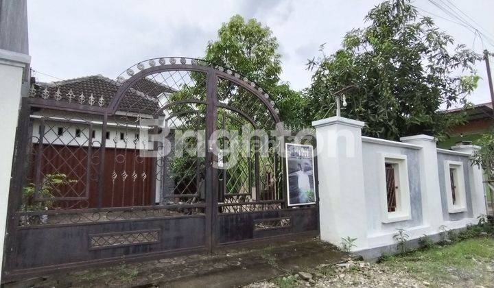 RUMAH BAGUS SIAP HUNI BANGUNAN KOKOH HALAMANNYA LUAS 1