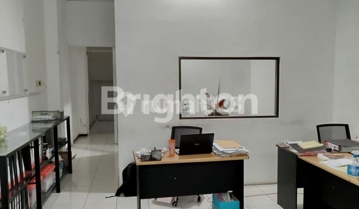 RUKO 3 LANTAI STRATEGIS SIAP PAKAI DI RAYA GAJAH  2