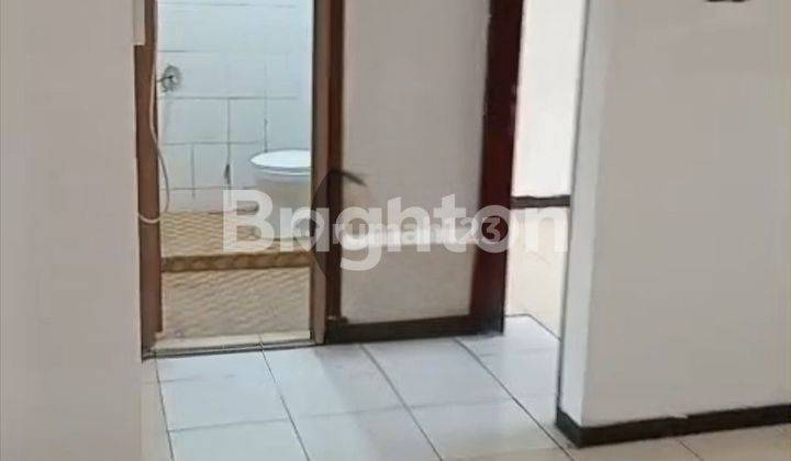 Rumah/kantor/ Mess Strategis Jalan Depan Lebar  2