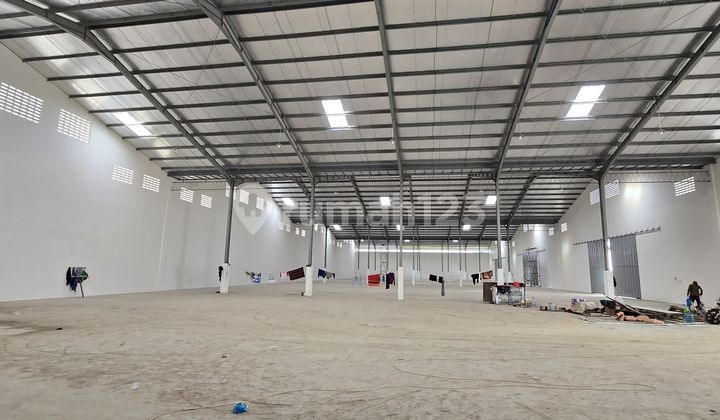 Gudang Bangunan Baru Di Kawasan Industri Candi Gatot Subroto 2