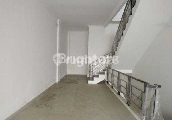 Rental of Premium 3-Story Shop House in Mt Haryono Business Center, Semarang Rental of Premium 3-Story Shop House in Mt Haryono Business Center, Semarang