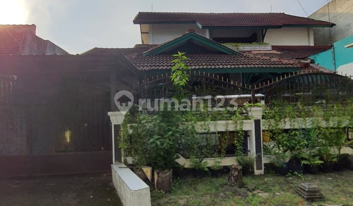Rumah 2 Lantai 8 Kamar Tidur dan 4 Kamar Mandi, Lokasi Strategis 1