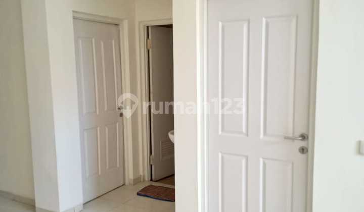 Rumah Dikontrakkan 2 Lantai Semi Furnished Bersih dan Terawat 2
