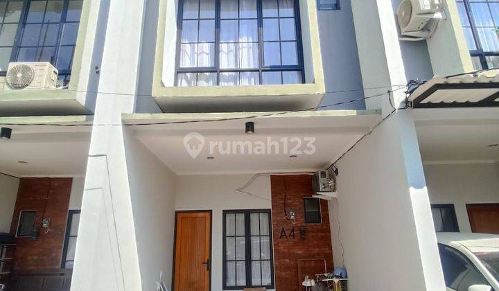 New Townhouse Cantik
cuma 5 Menit Ke Stasiun Depok Lama 1