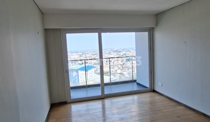 Apartemen Penthouse Tengah Kota. Hadap Timur 1