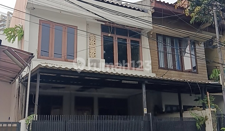 Rumah Strategis di Kawasan Pondok Indah Jakarta Selatan