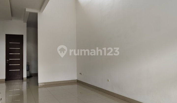 Rumah Baru Nyamann dan Strategis di Pesona Khayangan 2