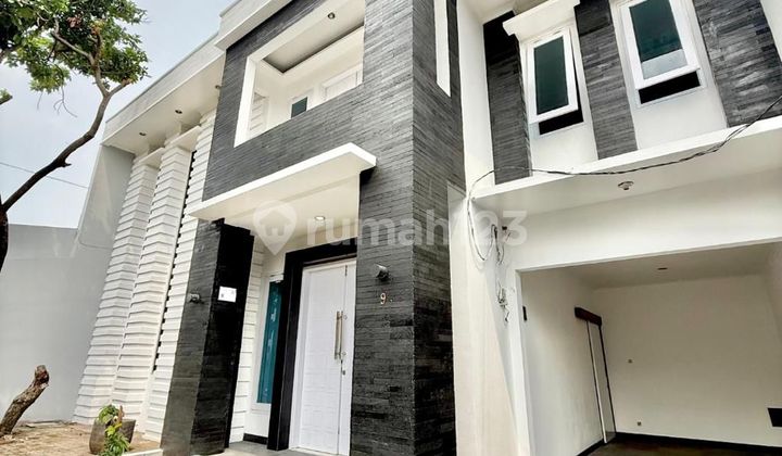 Rumah Mewah 3 Lantai di Margonda 2