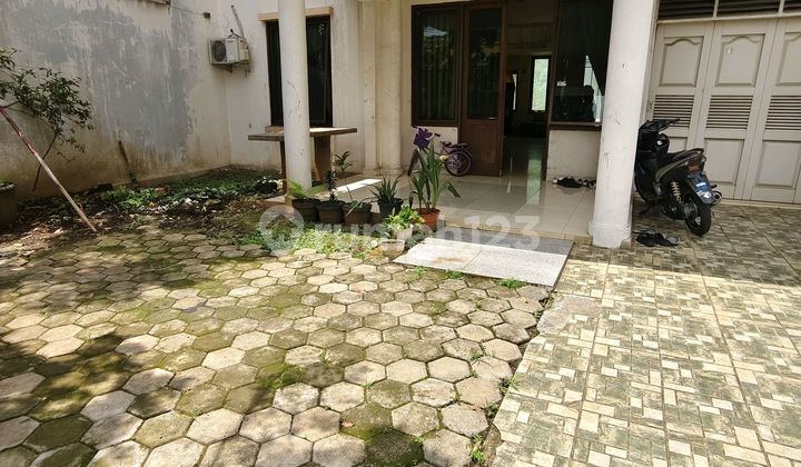 9-Room Boarding House Near UI in Beji Depok 2