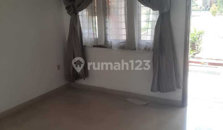 Rumah Hook Strategis di Pesona Khayangan Rumah Hook Strategis di Pesona Khayangan