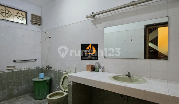 T68. Second-hand House in Habitable Condition, Hook Position at Pulo Asem Raya, East Jakarta 2