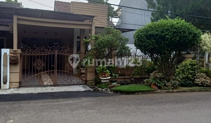 J401.Rumah Asri Dlm Custer  Strategis Graha Raya Bintaro Tangsel