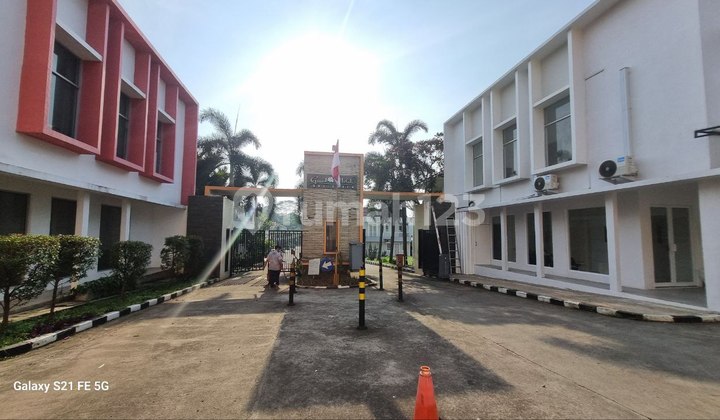 N.Rumah 2lt Strategis Dkt pintu Tol Jt warna di Jatimelati Bekasi