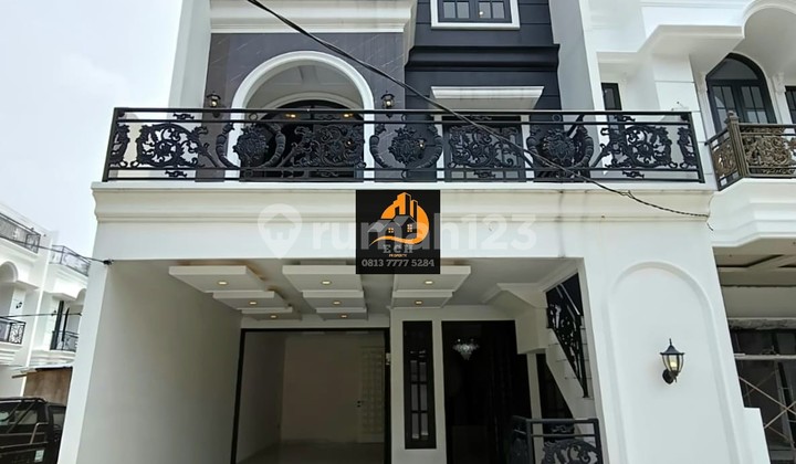 T33.Rumah Baru Design Classic Dalam Cluster Jagakarsa Jaksel