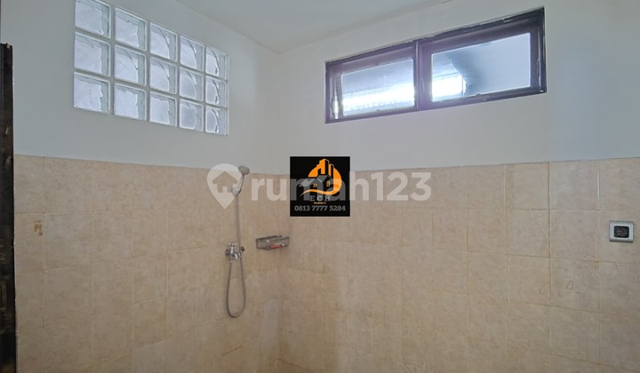 For Sale: Commercial Building Suitable for Business in Rawamangun, East Jakarta For Sale: Commercial Building Suitable for Business in Rawamangun, East Jakarta