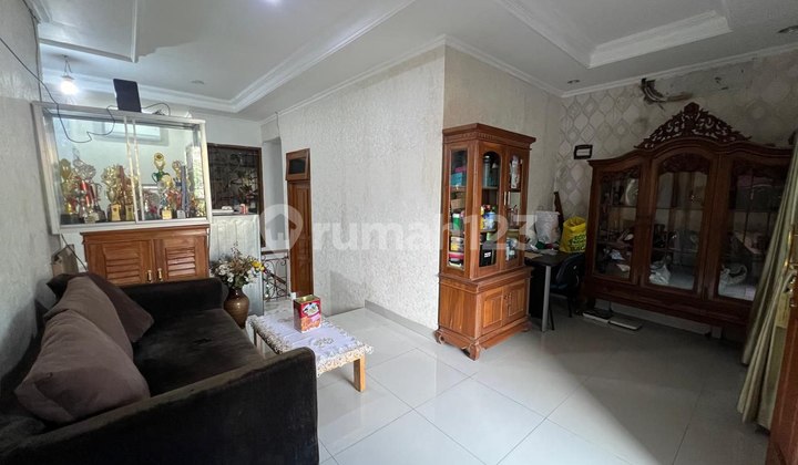 JK438. 2-Story Super Cheap House with 2-Car Road Access in Cipinang Area, East Jakarta. JK438. 2-Story Super Cheap House with 2-Car Road Access in Cipinang Area, East Jakarta.