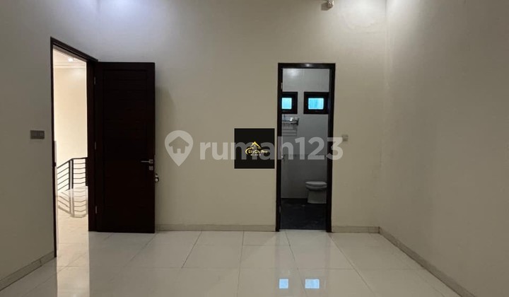 Ready-to-Occupy House, Sturdy Building in Rawamangun, East Jakarta/D29 2