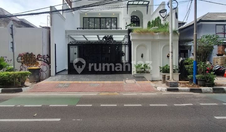 Z.Rumah Baru 3Lt Classic Ada Kolam Renang Pribadi,Lift,Rooftop