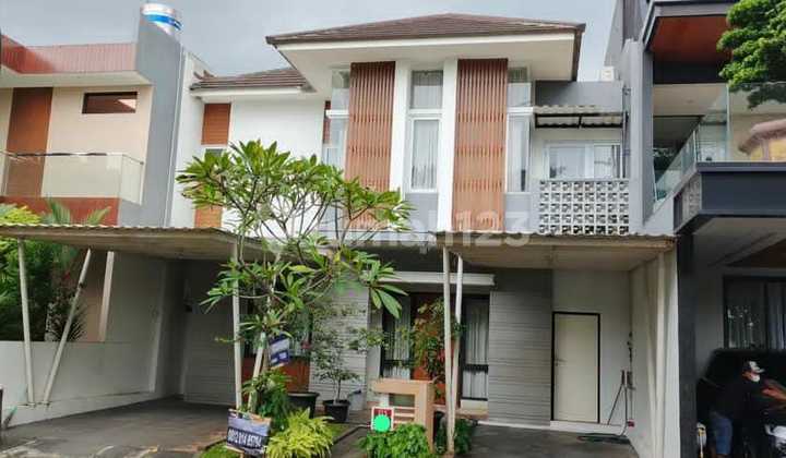 Dijual Rumah Kota Wisata. Dalam Cluster, Depan Taman, Depan Security