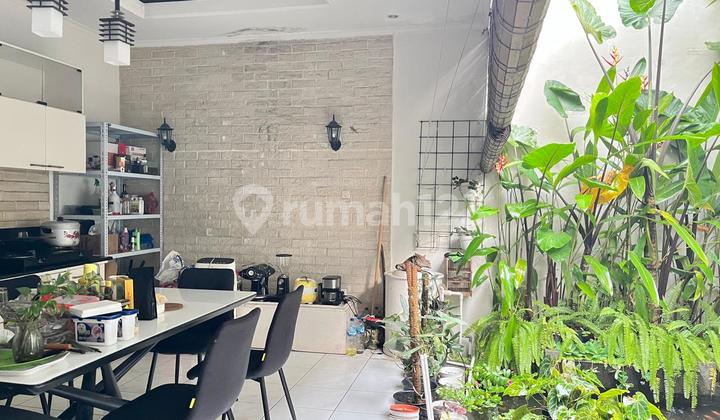 For Sale Legendary Tourist House, Beautiful Open Backyard Garden For Sale Legendary Tourist House, Beautiful Open Backyard Garden