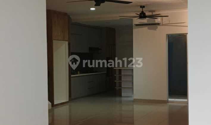 Dijual Rumah Kota Wisata. Dalam Cluster, Depan Taman, Depan Security 2