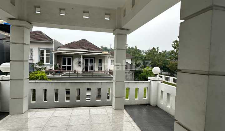 Dijual Rumah 2 Lantai Dikota Wisata 2