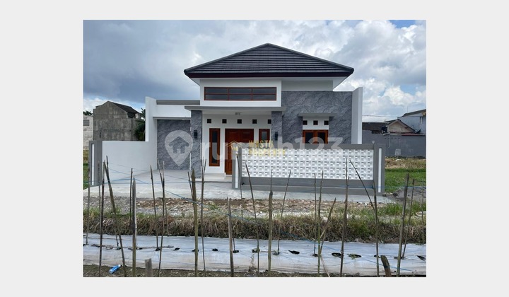 Elegant House in Godean Near Al Azhar World School