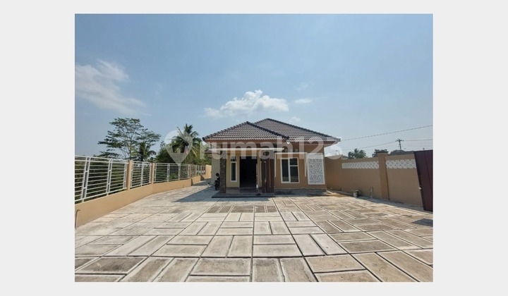 Ready-to-Occupy House with Spacious Yard Near SMP N 2 Magelang