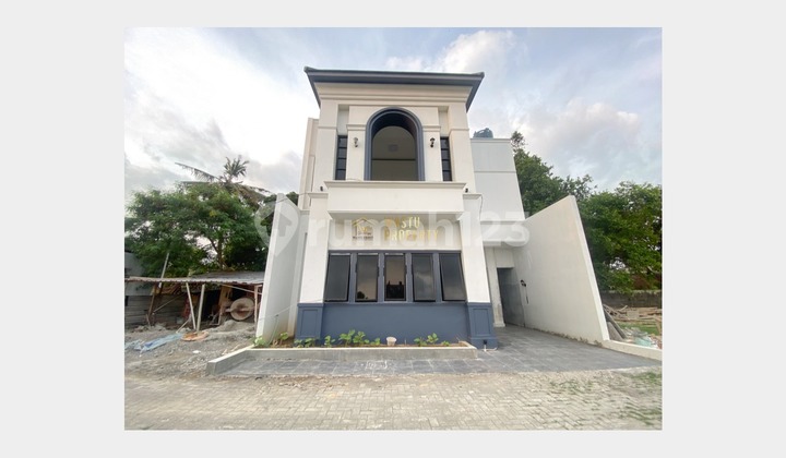 Rumah 2 Lantai Siap Huni di Cluster Modern Sleman Barat