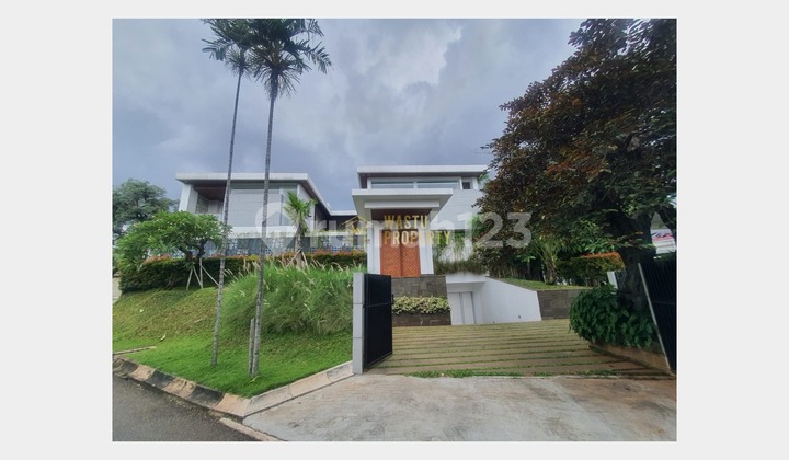 Rumah Mewah Fasilitas Kolam Renang di Pondok Pinang