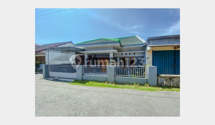 Well-Maintained Modern House in Kalasan Near Prambanan Temple Tourist Area