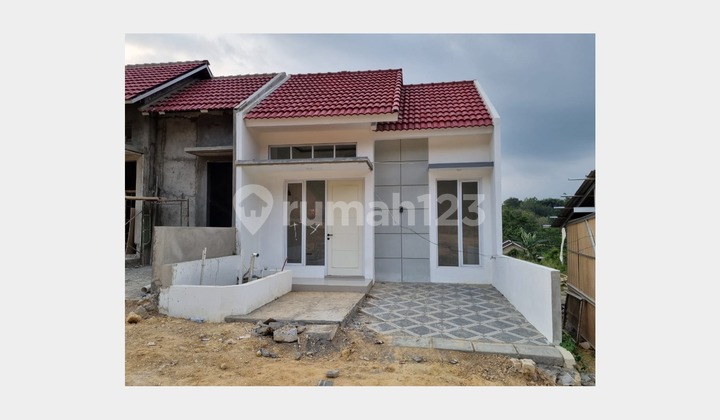 Minimalist Design House Around 300 Million Near Podean Market