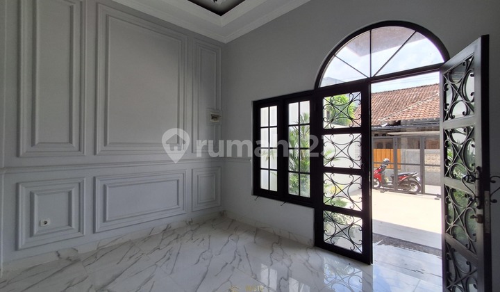 Rumah Modern Klasik 2 Lantai Dekat Budi Mulia Sleman 2