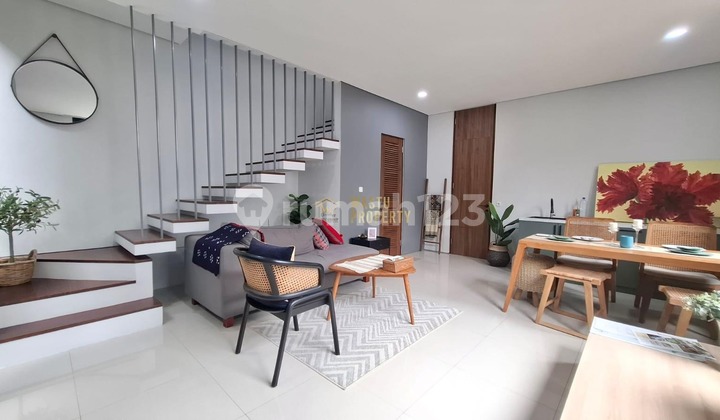 Rumah 2 Lantai Carport Luas di Ciganjur Jagakarsa 2