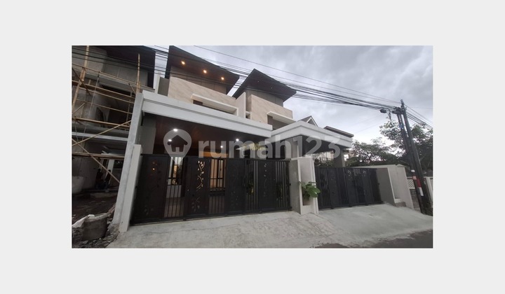 Rumah Cantik Desain Kekinian 2 Lantai Dekat Uii Jakal