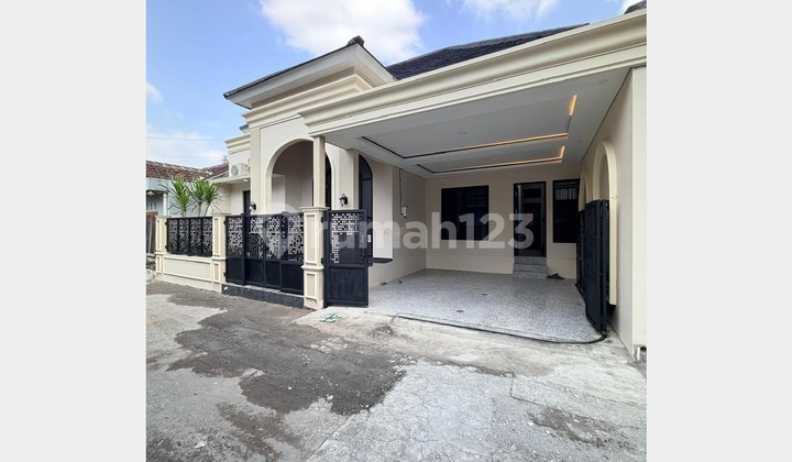 Rumah Mewah Banyak Bonus di Utara Stadion Maguwoharjo Rumah Mewah Banyak Bonus di Utara Stadion Maguwoharjo